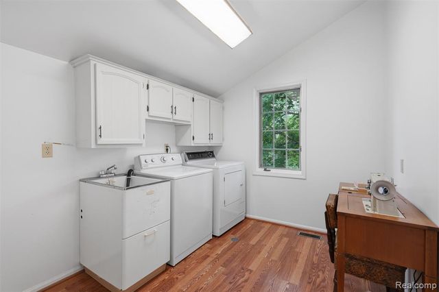 9277 Burning Tree Drive, Grand Blanc, MI 48439