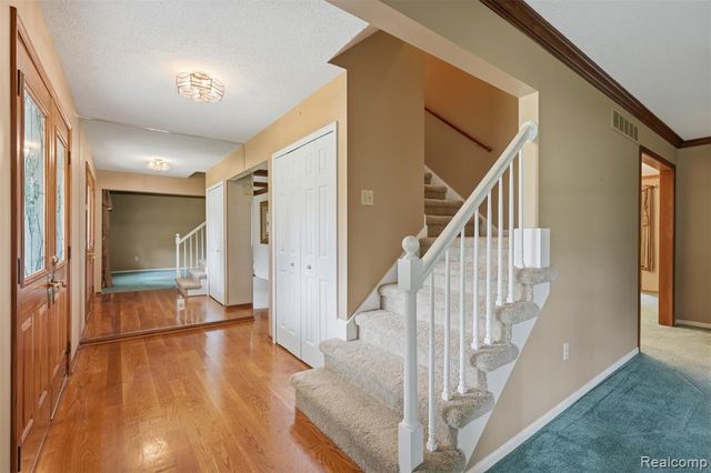 9277 Burning Tree Drive, Grand Blanc, MI 48439