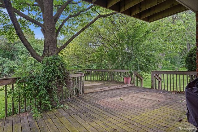 9277 Burning Tree Drive, Grand Blanc, MI 48439