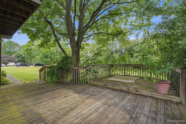 9277 Burning Tree Drive, Grand Blanc, MI 48439