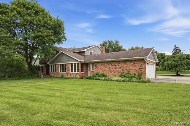 9277 Burning Tree Drive, Grand Blanc, MI 48439