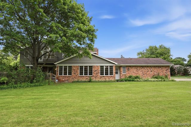 9277 Burning Tree Drive, Grand Blanc, MI 48439