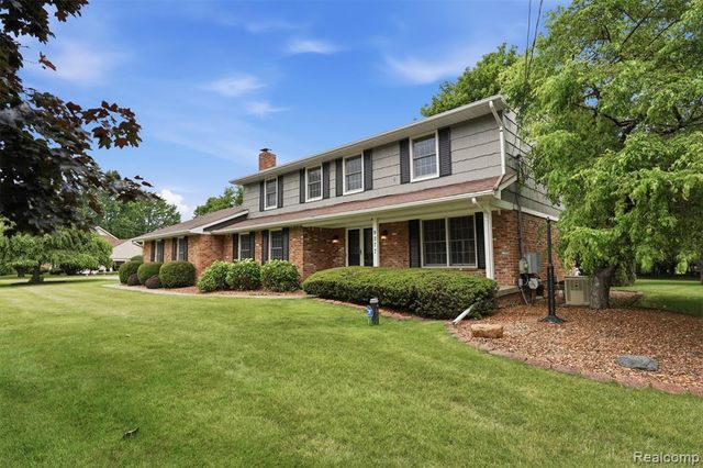 9277 Burning Tree Drive, Grand Blanc, MI 48439