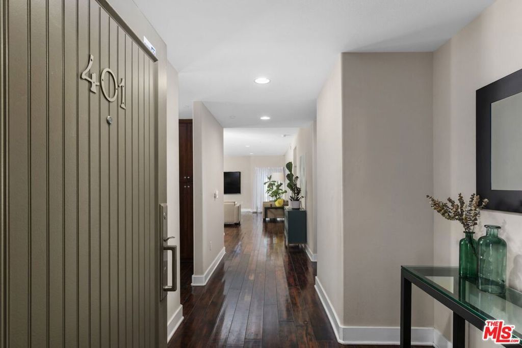 7249 Franklin Avenue 401, Los Angeles, CA 90046 — photo 2