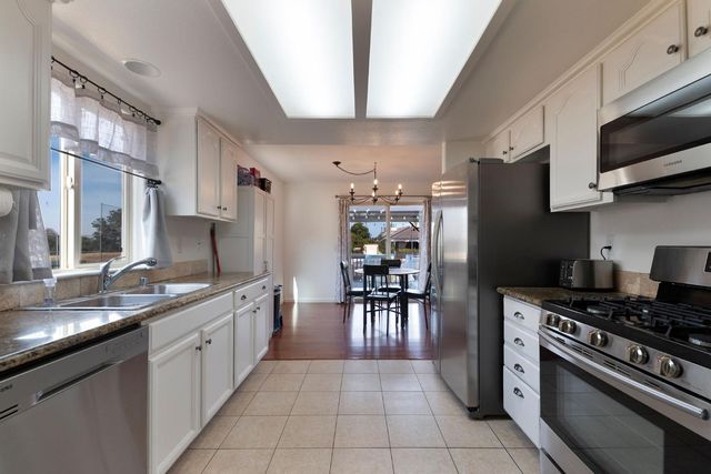 90 Westview Dr, Jackson, CA 95642