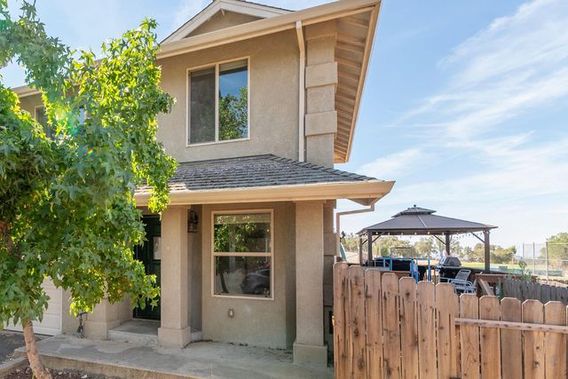 90 Westview Dr, Jackson, CA 95642