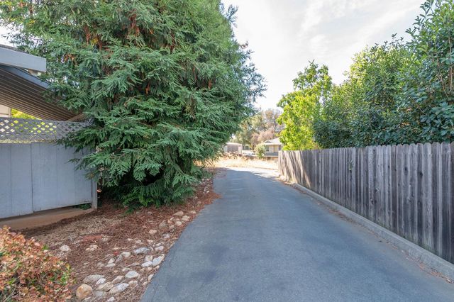 90 Westview Dr, Jackson, CA 95642