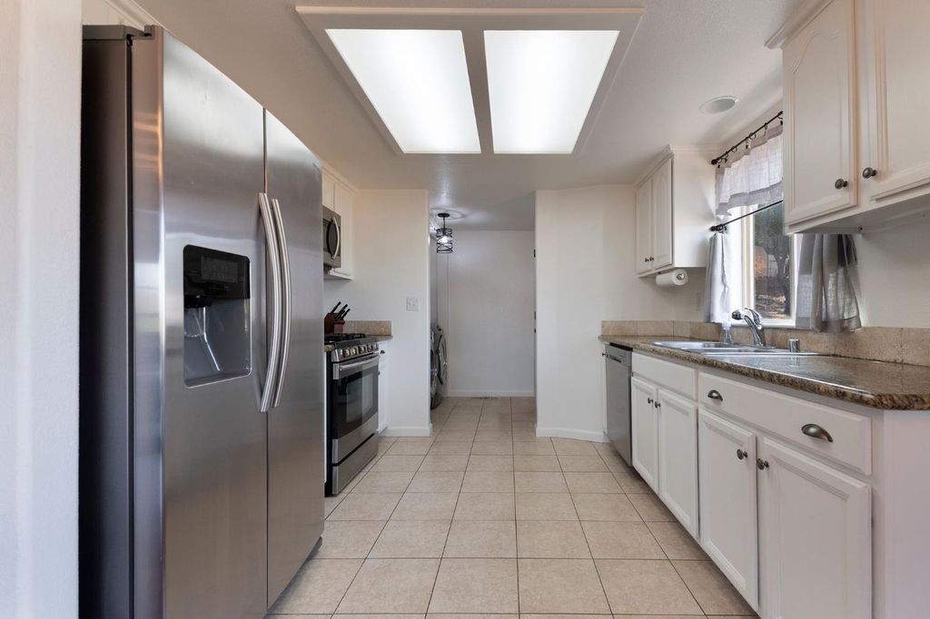 90 Westview Dr, Jackson, CA 95642