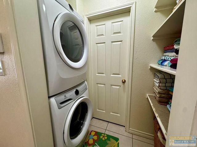 121 E Cora Lee Dr., South Padre Island, TX 78597