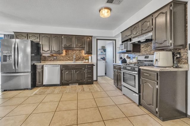 981 Hillside Court SW, Los Lunas, NM 87031