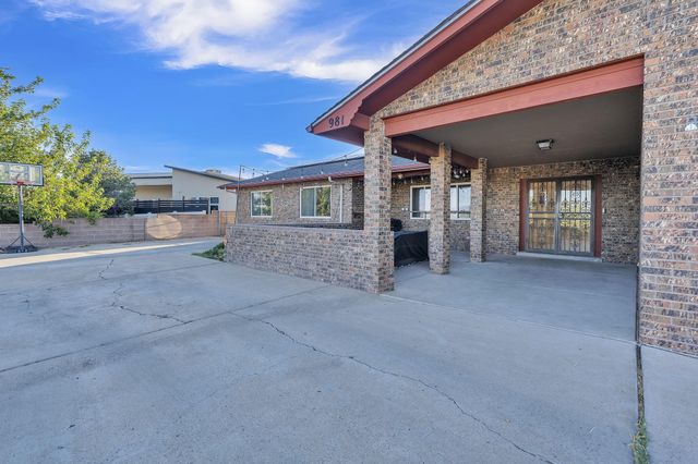 981 Hillside Court SW, Los Lunas, NM 87031