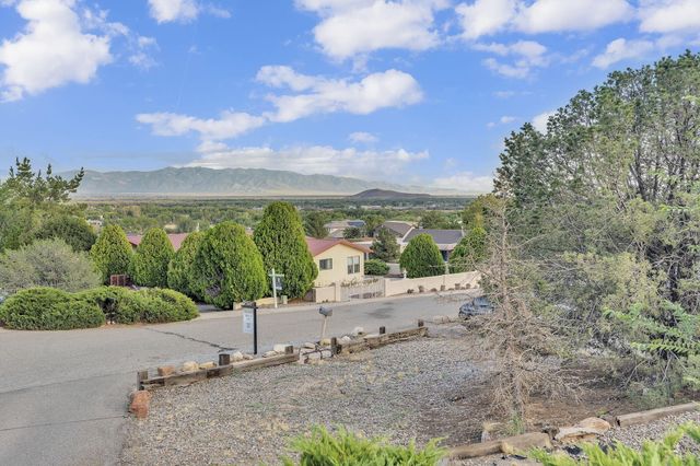 981 Hillside Court SW, Los Lunas, NM 87031