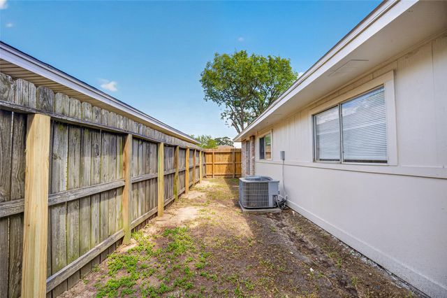 8707 Yvonne Drive, Houston, TX 77044