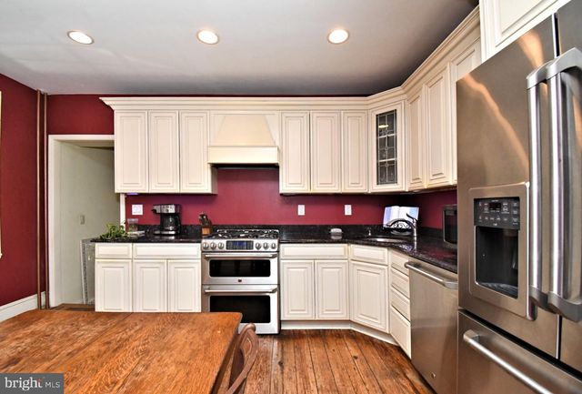 242 S 22ND ST, Philadelphia, PA 19103