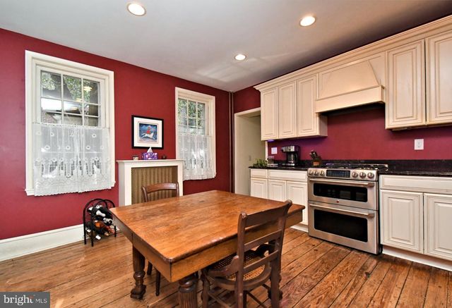242 S 22ND ST, Philadelphia, PA 19103