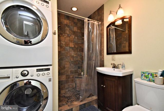 242 S 22ND ST, Philadelphia, PA 19103