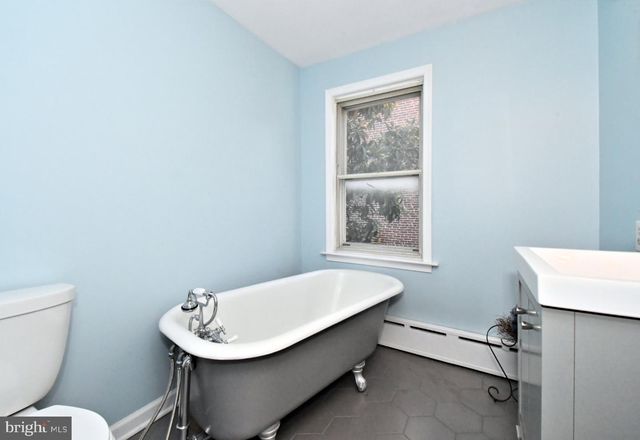 242 S 22ND ST, Philadelphia, PA 19103