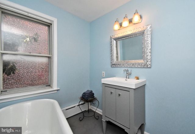 242 S 22ND ST, Philadelphia, PA 19103