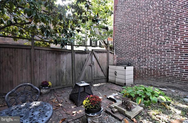 242 S 22ND ST, Philadelphia, PA 19103