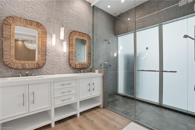 685 2nd ST S, Naples, FL 34102