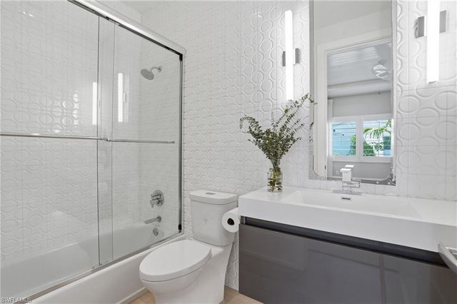 685 2nd ST S, Naples, FL 34102
