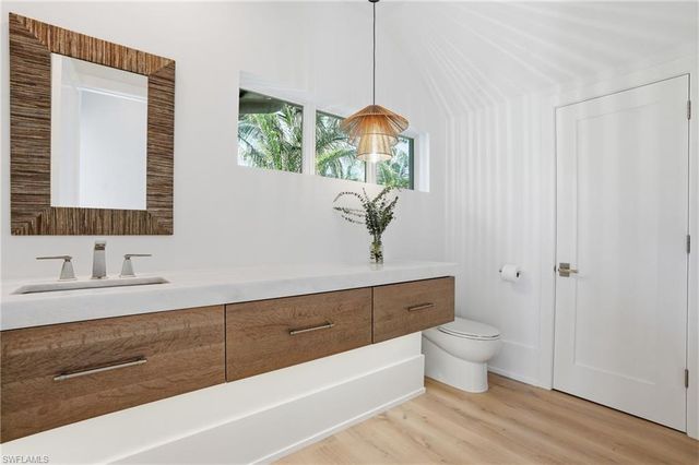 685 2nd ST S, Naples, FL 34102