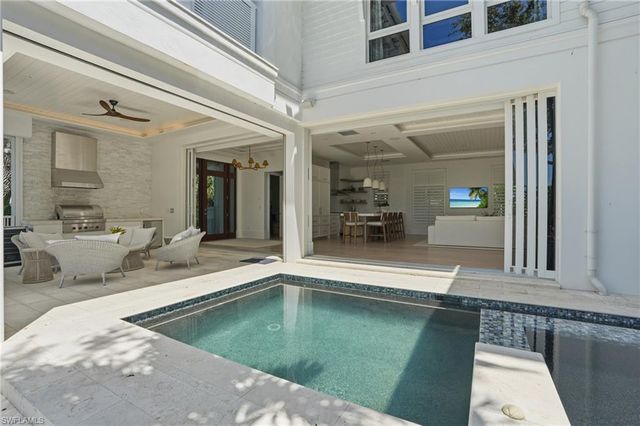 685 2nd ST S, Naples, FL 34102