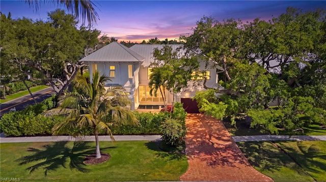 685 2nd ST S, Naples, FL 34102