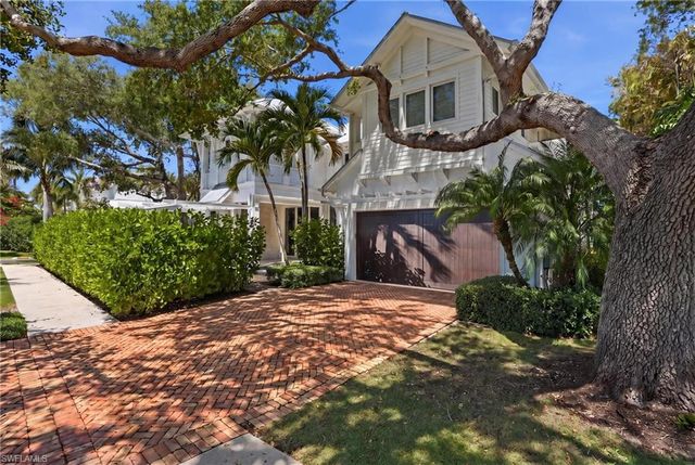 685 2nd ST S, Naples, FL 34102