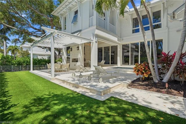 685 2nd ST S, Naples, FL 34102