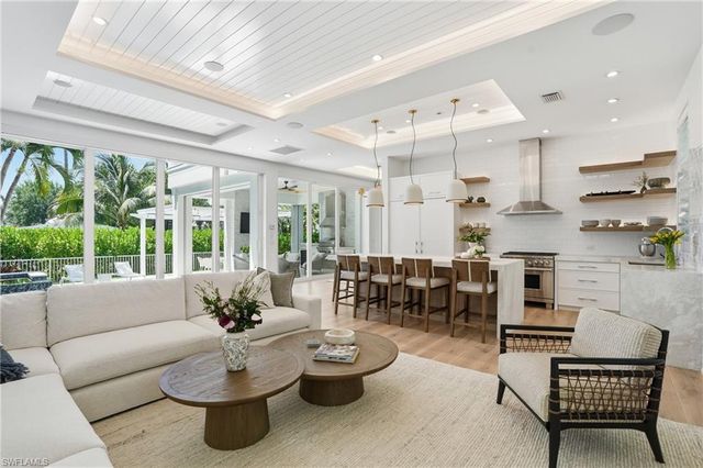 685 2nd ST S, Naples, FL 34102