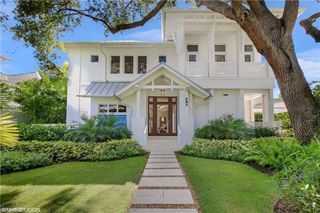 685 2nd ST S, Naples, FL 34102