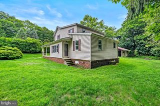 10 DEER LN, Pottsville, PA 17901