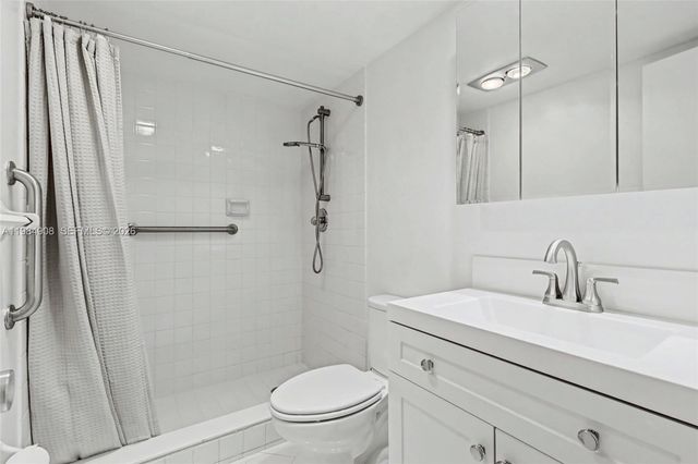 3970 Oaks Clubhouse Dr 407, Pompano Beach, FL 33069