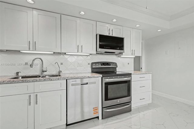 3970 Oaks Clubhouse Dr 407, Pompano Beach, FL 33069