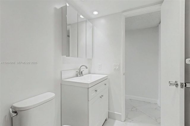 3970 Oaks Clubhouse Dr 407, Pompano Beach, FL 33069