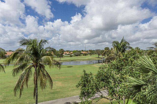 3970 Oaks Clubhouse Dr 407, Pompano Beach, FL 33069