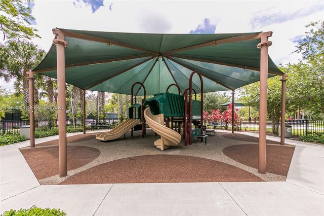 3970 Oaks Clubhouse Dr 407, Pompano Beach, FL 33069