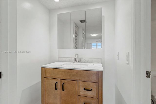 3970 Oaks Clubhouse Dr 407, Pompano Beach, FL 33069