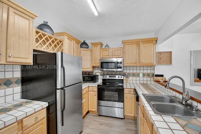 3725 S Ocean Dr 405, Hollywood, FL 33019
