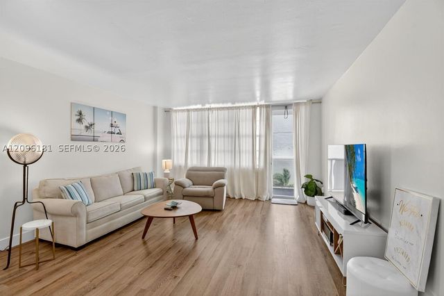 3725 S Ocean Dr 405, Hollywood, FL 33019