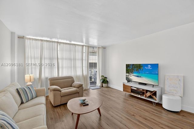 3725 S Ocean Dr 405, Hollywood, FL 33019