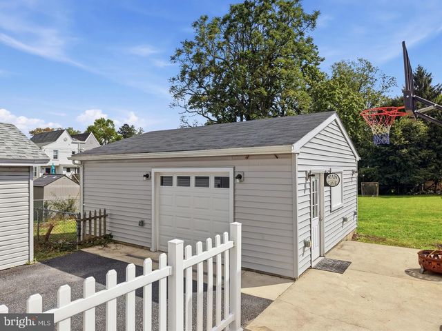 319 POWELL RD, Springfield, PA 19064