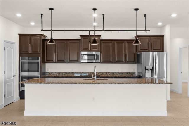 3731 NW 44th PL, Cape Coral, FL 33993