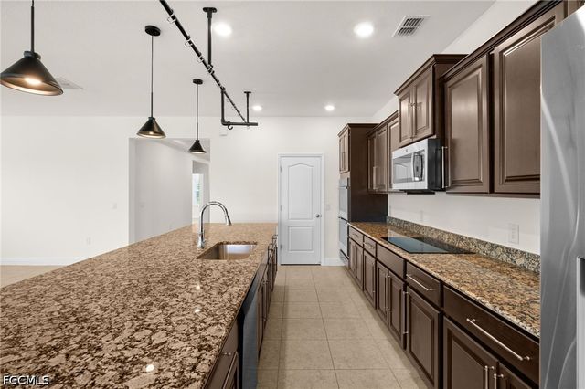 3731 NW 44th PL, Cape Coral, FL 33993