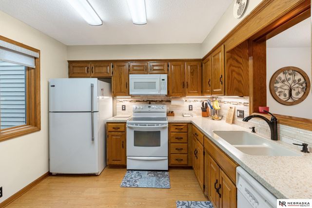 759 N 130th Plaza, Omaha, NE 68154