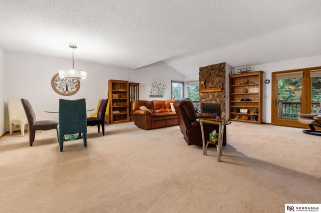 759 N 130th Plaza, Omaha, NE 68154