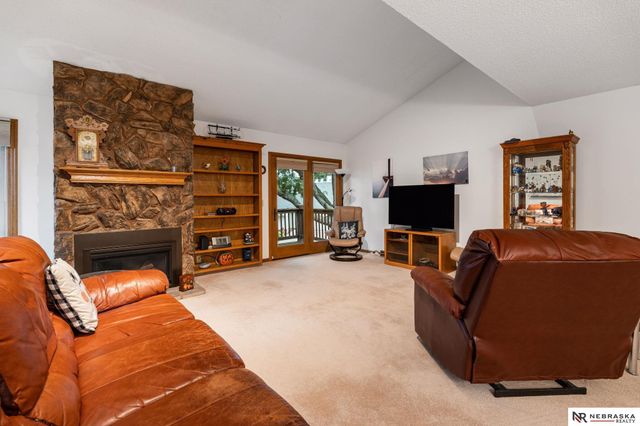 759 N 130th Plaza, Omaha, NE 68154