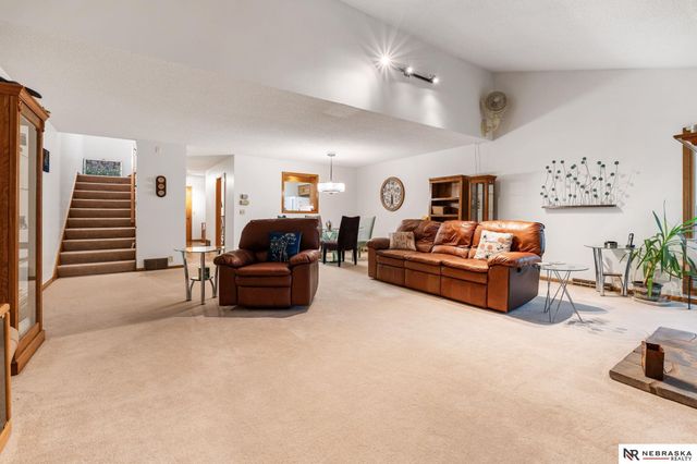 759 N 130th Plaza, Omaha, NE 68154