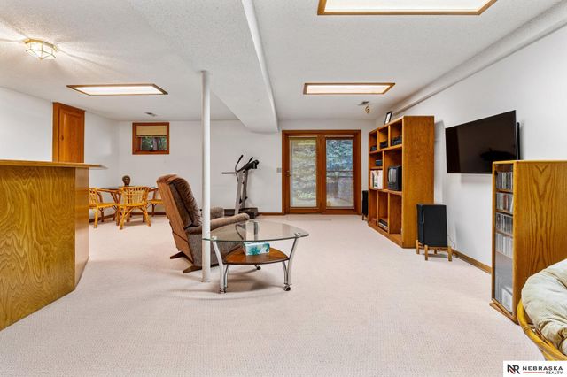 759 N 130th Plaza, Omaha, NE 68154